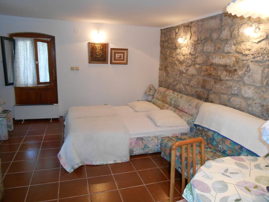 Tranquity Studio Apartment Ika Ловран Екстериор снимка
